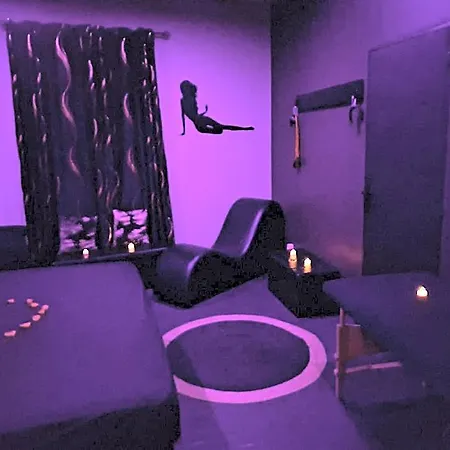 Hotel Secret33 *